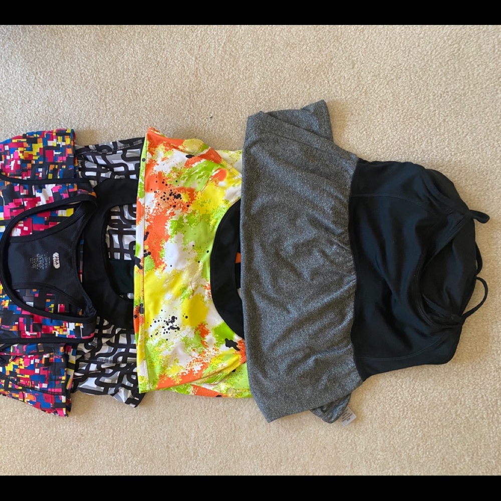 🌟🌟$10 for (4) sport tops!